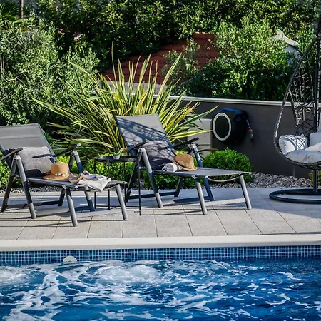 Luxury Barka In With Heated Pool *