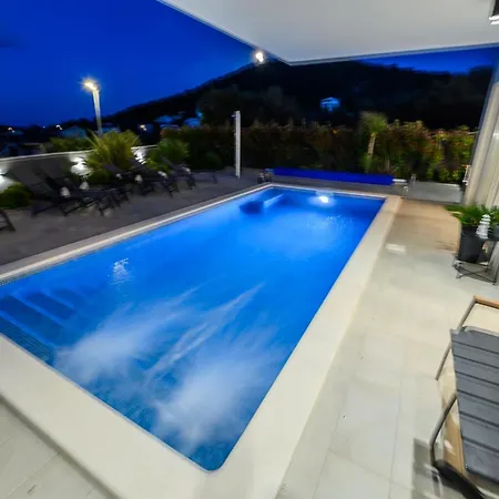 Luxury Barka In With Heated Pool * Vinišće