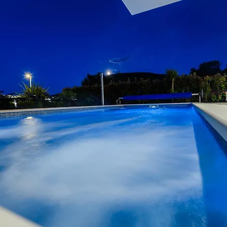 Luxury Barka In With Heated Pool