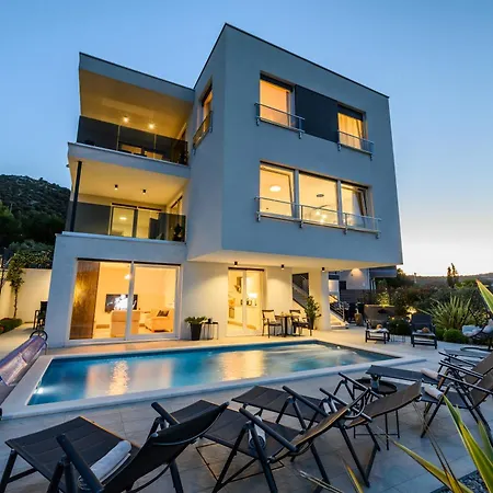 Luxury Barka In With Heated Pool Vinišće