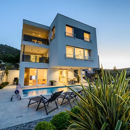 Luxury Barka In With Heated Pool Vinišće