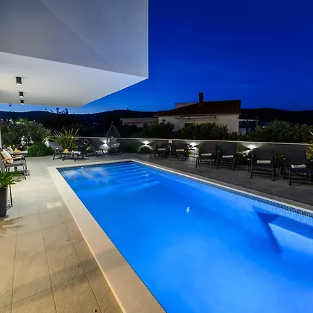Luxury Barka In With Heated Pool Vinišće