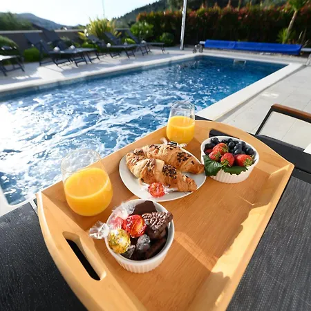 Luxury Barka In With Heated Pool *