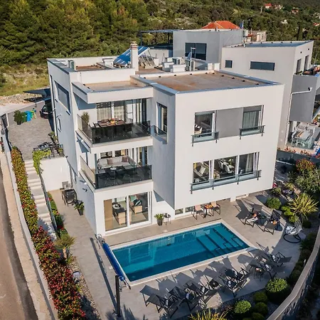Luxury Barka In With Heated Pool アパート Vinišće