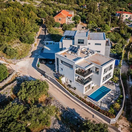 Luxury Barka In With Heated Pool アパート Vinišće