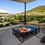 Luxury Barka In With Heated Pool *
