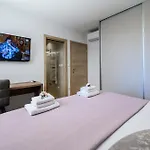 Apartman Luxury Barka In With Heated Pool Vinišće