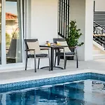 Apartman Luxury Barka In With Heated Pool Vinišće