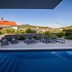 Luxury Barka In With Heated Pool Apartman Vinišće