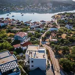 Apartman Luxury Barka In With Heated Pool Vinišće