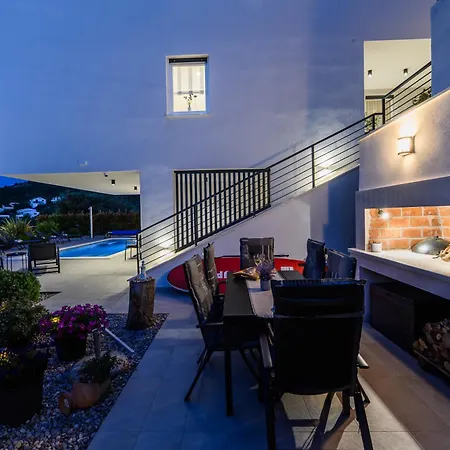 Luxury Barka In With Heated Pool Vinišće