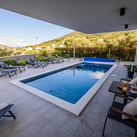 Luxury Barka In With Heated Pool