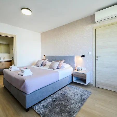 דירה Luxury Barka In With Heated Pool