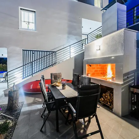 Apartamento Luxury Barka In With Heated Pool Vinišće