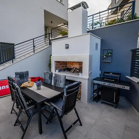 Apartamento Luxury Barka In With Heated Pool Vinišće