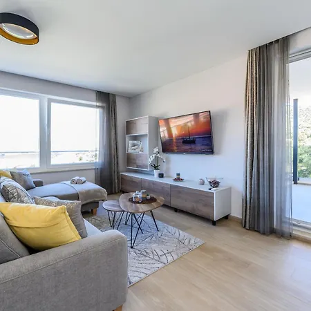 Apartamento Luxury Barka In With Heated Pool