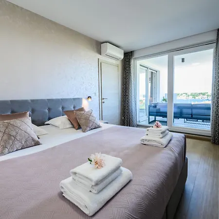 Daire Luxury Barka In With Heated Pool