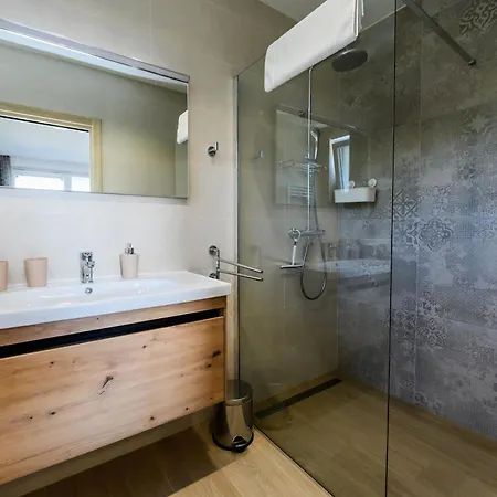 Daire Luxury Barka In With Heated Pool *
