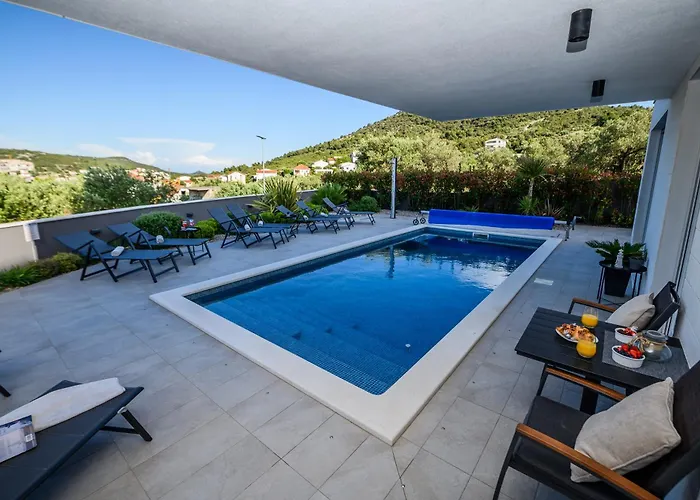 Luxury Barka In With Heated Pool 아파트