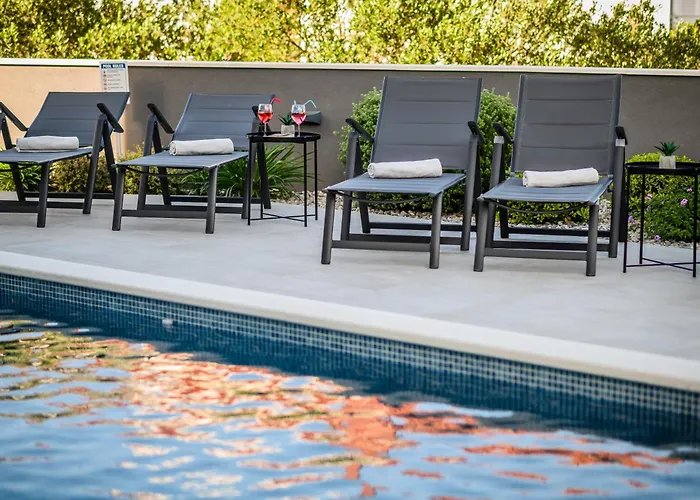 아파트 Luxury Barka In With Heated Pool